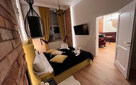 Brick Castle - Apartament Helga